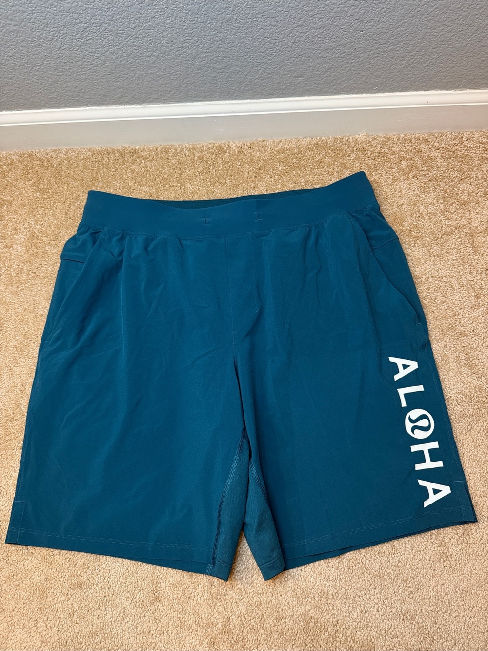 lululemon athletica license to train linerless shorts teal ALOHA Men's XL